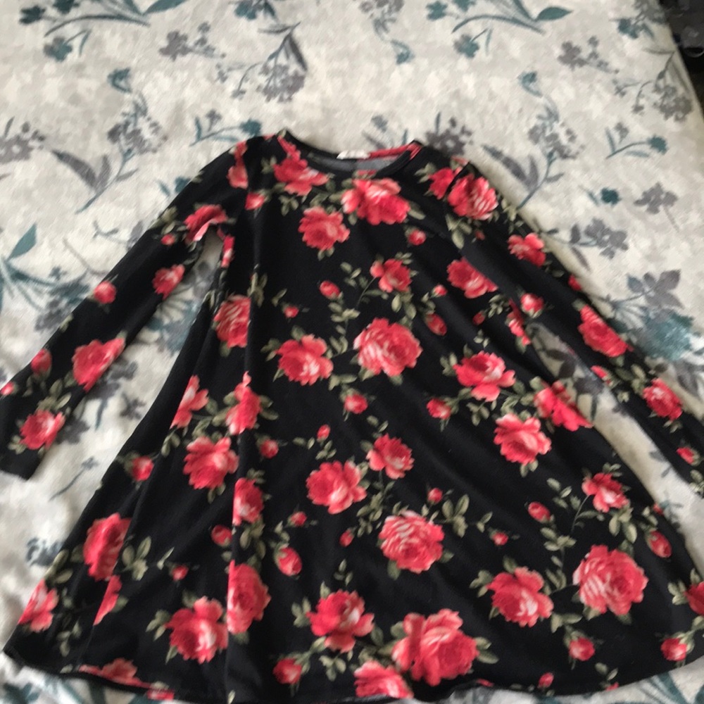 Women’s XS/S flower dress.